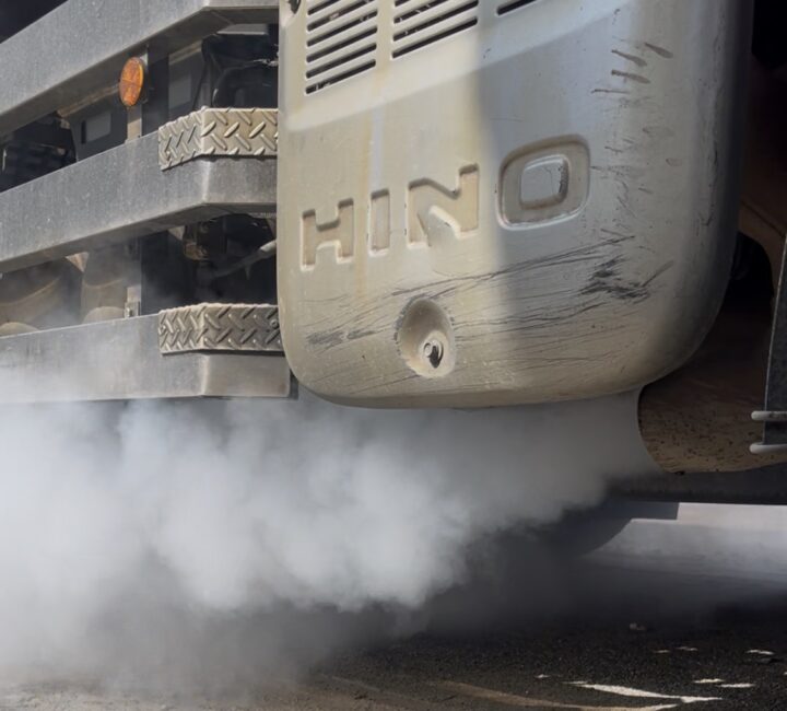 DPR交換で高額修理になる前に、予防洗浄を一度試してみたかった(大分県大分市・大型トラック日野自動車プロフィア)の画像